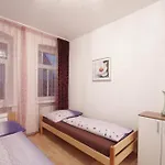 Raisa Fuenkhgasse *
