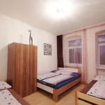 Raisa Fuenkhgasse * Pressbaum