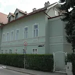 Raisa Fuenkhgasse *