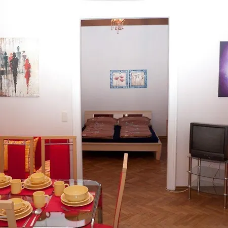 Raisa Fünkhgasse * Pressbaum