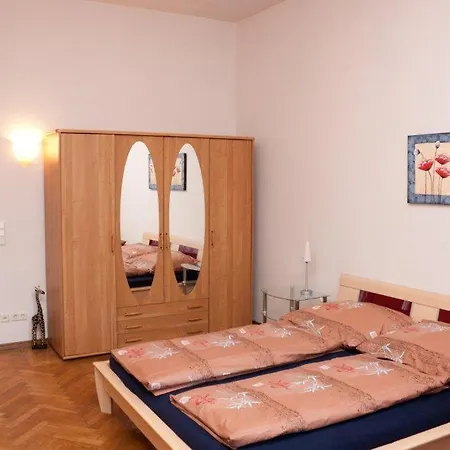 Raisa Fünkhgasse *