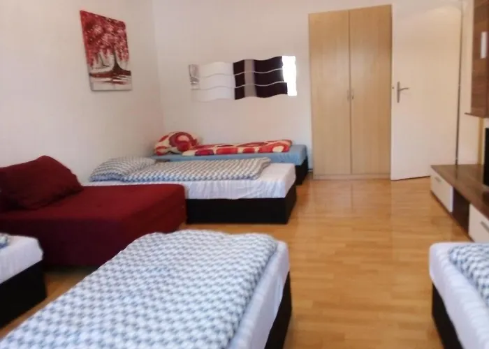 Raisa Fuenkhgasse * Pressbaum