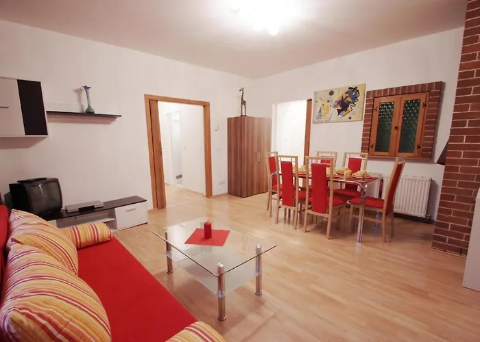 Raisa Fuenkhgasse * Pressbaum