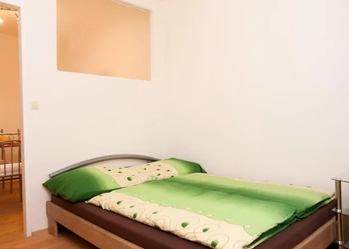 Raisa Fuenkhgasse * Pressbaum